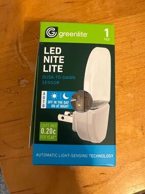 NWT LED Nite Lite - White Dusk-to-Dawn Sensor